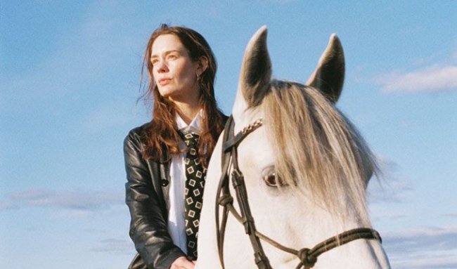 Image Source: https://images.discovery-prod.axs.com/2025/07/anna-of-the-north-tickets_11-24-25_17_686bf5bbdb31e.jpg