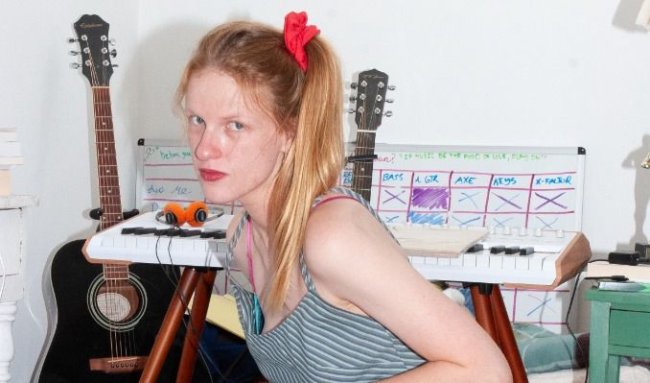 Image Source: https://images.discovery-prod.axs.com/2025/09/audrey-hobert_09-09-25_19_68c0512d6ae25.jpg