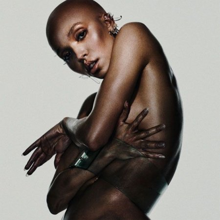 Image Source: https://images.discovery-prod.axs.com/2025/05/fka-twigs-tickets_06-27-25_18_6823a11beb511.jpg