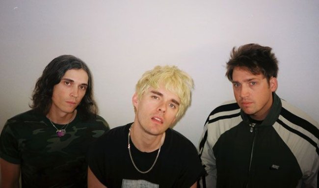 Image Source: https://images.discovery-prod.axs.com/2025/07/waterparks-tickets_11-20-25_17_687e4bf29e7bc.jpg